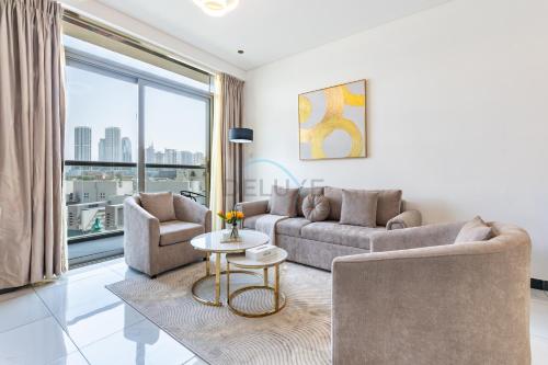 Walking Distance to Circle Mall and Community Parks, 18 Minute Drive to Dubai Marina and JBR Beach, Crystal Residence, JVC by Deluxe Holiday Homes