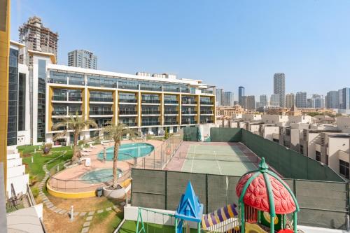Walking Distance to Circle Mall and Community Parks, 18 Minute Drive to Dubai Marina and JBR Beach, Crystal Residence, JVC by Deluxe Holiday Homes, Dubai (photo 4)