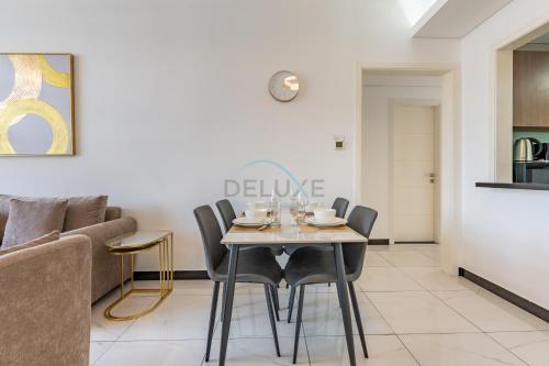 Walking Distance to Circle Mall and Community Parks, 18 Minute Drive to Dubai Marina and JBR Beach, Crystal Residence, JVC by Deluxe Holiday Homes, Dubai (photo 7)