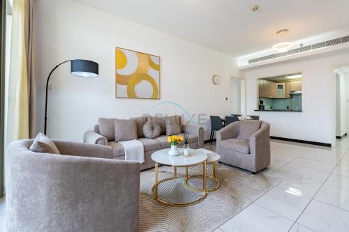 Walking Distance to Circle Mall and Community Parks, 18 Minute Drive to Dubai Marina and JBR Beach, Crystal Residence, JVC by Deluxe Holiday Homes, Dubai (photo 6)