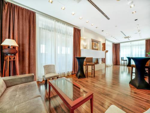 Létesítmények, IN Hotel Beograd in Belgrád