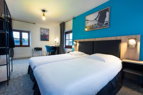 2 twin beds