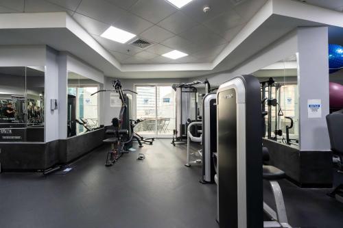 Modern 1BR with City View - Balcony - Near Metro