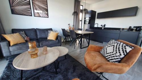 Shared lounge/TV area, Vakantiepark de Zeeuwse Parel - De Witte Parel in Tholen