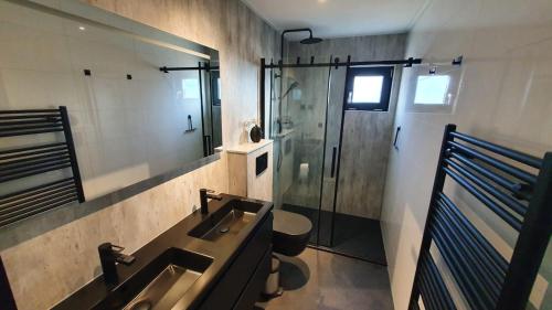 Bathroom, Vakantiepark de Zeeuwse Parel - De Witte Parel in Tholen