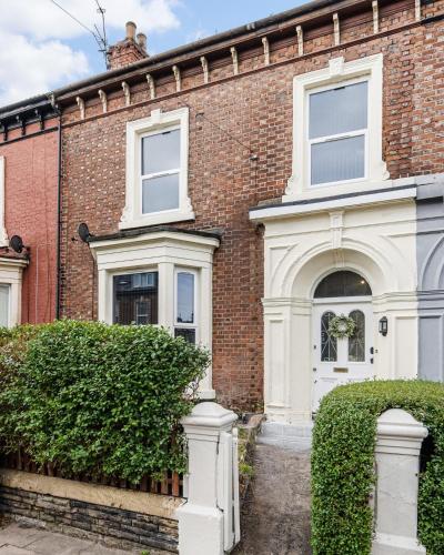 Onslow House - Air Host & Stay - 5 bed, Sleeps 14, Liverpool (photo 10)