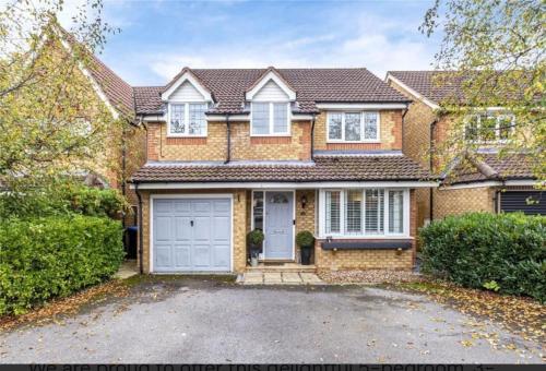 5 Bedroom Contractor Relocation stay with fast WIFI Weekly & Monthly Surrey in Runnymede