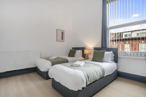 Onslow House - Air Host & Stay - 5 bed, Sleeps 14, Liverpool (photo 7)
