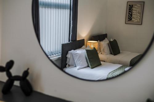 Onslow House - Air Host & Stay - 5 bed, Sleeps 14, Liverpool (photo 8)