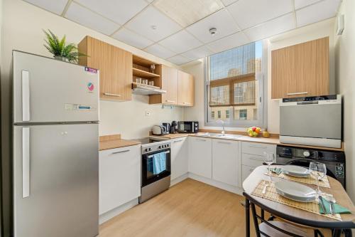 Inviting Dubai Marina Studio near Beach and Canal, Dubai (photo 2)