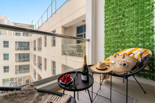 Inviting Dubai Marina Studio near Beach and Canal, Dubai (photo 9)