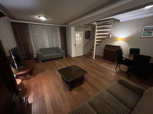 Entire Villa, free breakfast, free parking in เวลโฮเวน