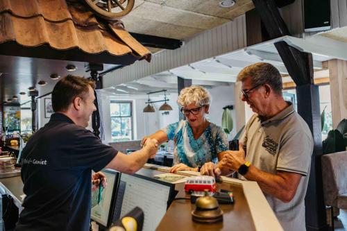 Groepsaccommodatie met hottub en sauna | 18 personen in Verspreide huizen Neede