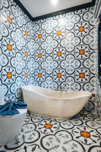 room detail thumbnail 2