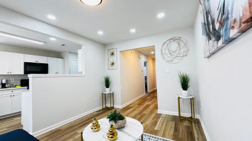 Vacay escape, private rooms in Charlotte with shared common spaces - Belmont, NC