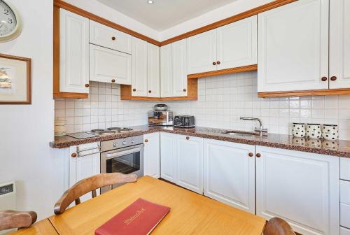 廚房, Host & Stay - Spinnaker in 察德