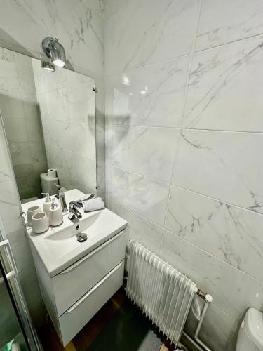 Le petit chartreux in Quartier Capuche-Allies