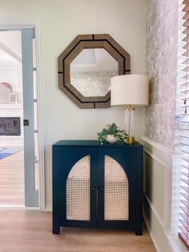 บริการและสิ่งอำนวยความสะดวก, Luxe 4BR with Heated Pool and Hot Tub - Walk to Lake in เกรปไวน์ (TX)