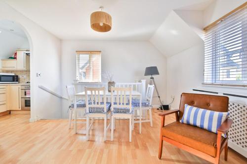 Beach Breeze – Family 2-Bed Home in Barry - Moulton