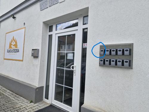 Studio Mourinka in เรชเตย์น