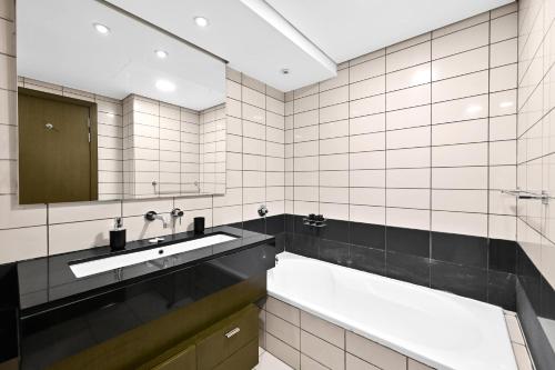 Prime Downtown Burj Khalifa I Sleeps 8, Dubaï (photo 10)
