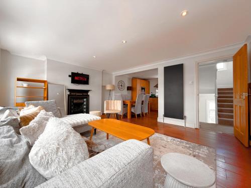1300ft Fitzrovia Soho 2B2B by Tottenham Court Road Station Elizabeth line & Oxford Street, Londyn (zdjęcie 5)