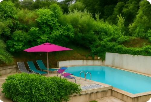 Le Cannet, chambre double à l'étage privatif, d'une maison avec piscine