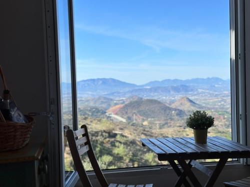 Casita La Vista Plunge pool and views in Montes de Malaga