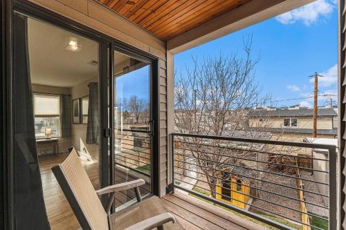 Walk To Broncos Stadium Hot Tub & Rooftop in West Colfax