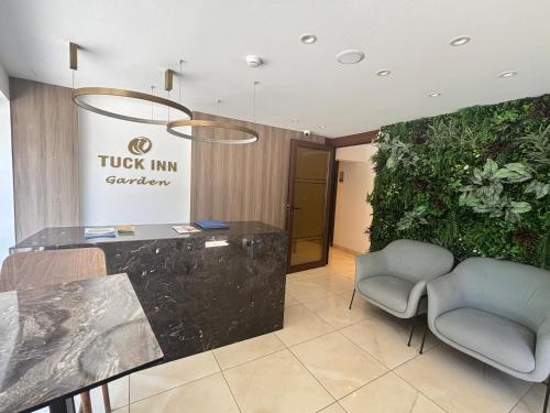 Tuck Inn 2