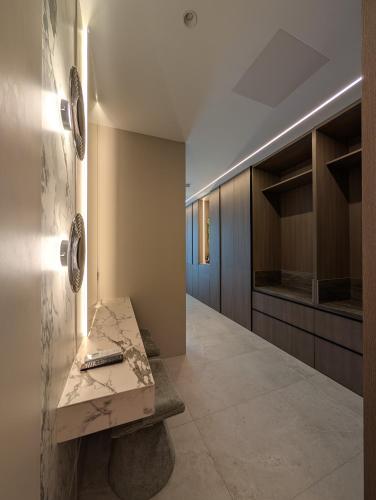 Tuck Inn 4