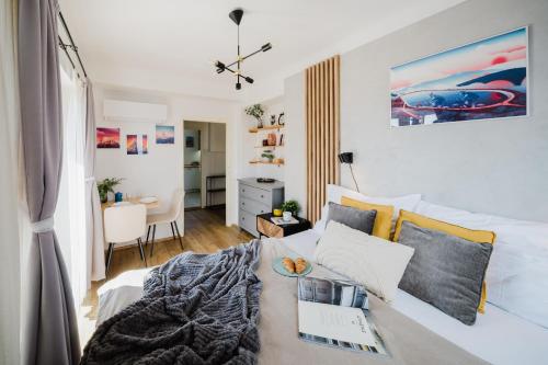 Prague Days - Cozy Studio with Rooftop Terrace in hip Letná - image 4