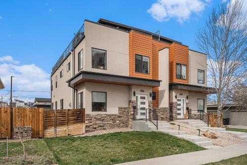 Walk To Broncos Stadium Hot Tub & Rooftop in West Colfax
