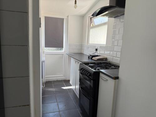 Cosy 3 Bedroom Home, Parking & Bus in 考利