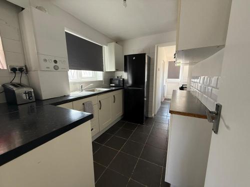 Cosy 3 Bedroom Home, Parking & Bus in 考利