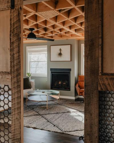 Luxe Gabel Farmhouse Fire Pit & Country Views in Kenoza Lake (NY)