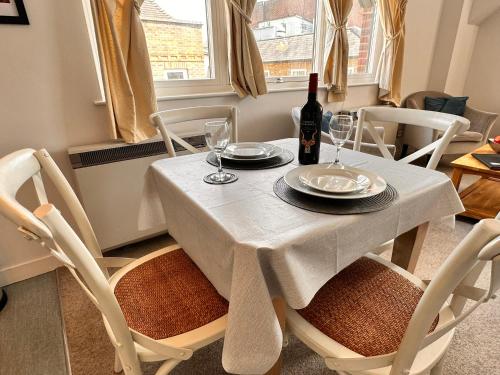 Accommodation Windsor Ltd - The Courtyard - image 7