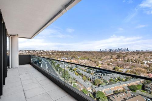 Stylish City-View Apartment with Deluxe Amenities in ألفينغتون