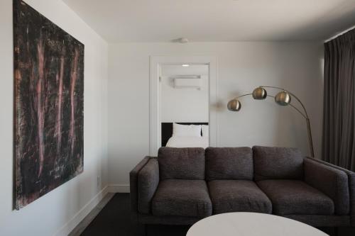 1 king bed, 1 sofa bed