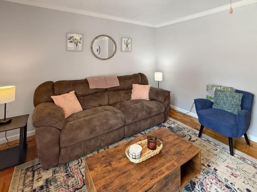 Cozy 2 Bedroom Townhouse Near Lake and Restaurants in Guntersville, USA