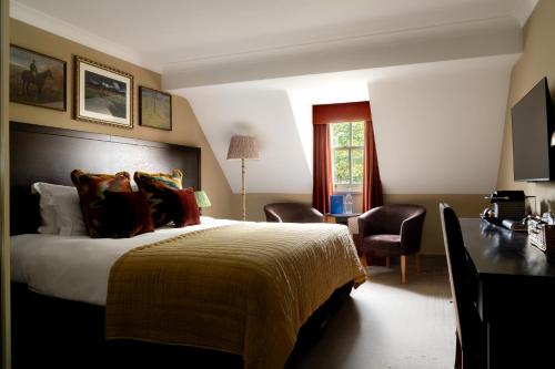 Rose And Crown Hotel - image 39