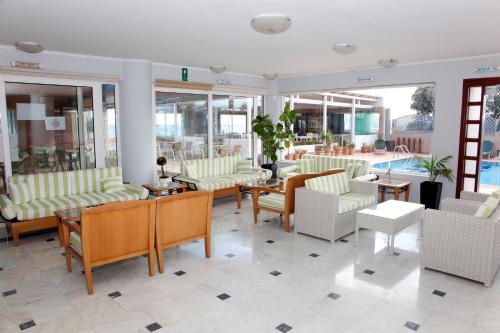 Facilities, Maleme Mare in Platanias