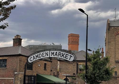 Spacious & Central 4-Bed in Islington - image 7