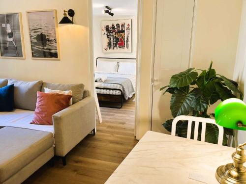 HOM I 2PAX, AA, Wifi, Smart TV, con acceso rápido a todo Santiago