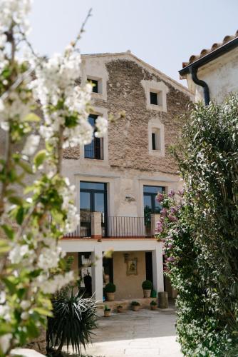 Ca Escoda Historic House in Wine Country in Els Guiamets