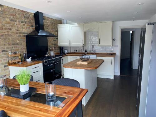 3 bed home with garden near london gîte à louer East Croydon Tramlink Stop