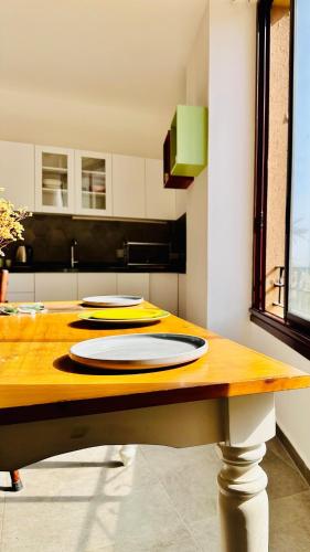 La Luna Luz 1BR Apt w Balcony by the Bahsa Sea in Batroun