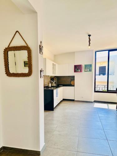La Luna Luz 1BR Apt w Balcony by the Bahsa Sea in Batroun