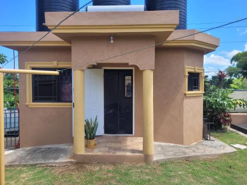 Tiny home- likle but wi tallawah in Mandeville