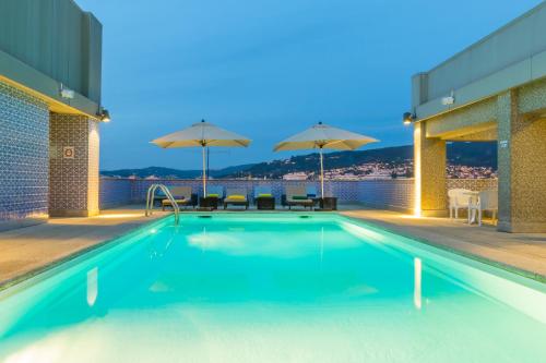 Swimming pool, Mercure Braga Centro Hotel in Braga